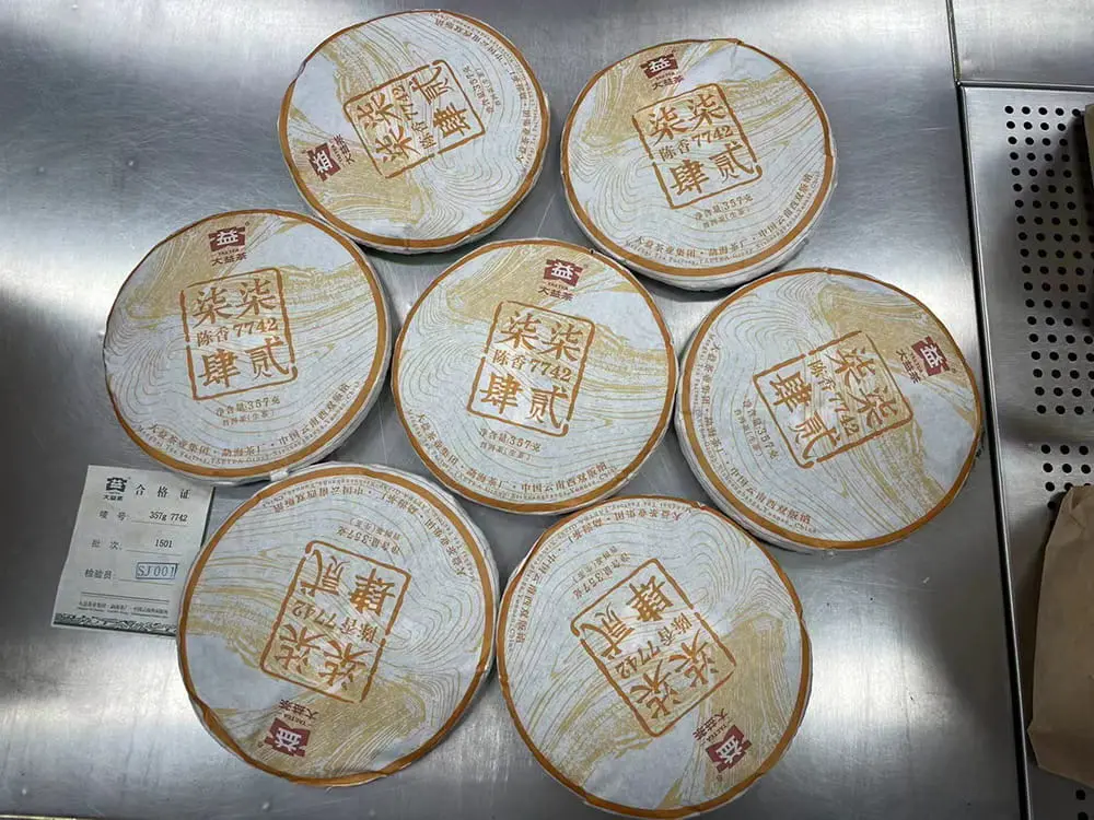温州回收大益普洱茶2015年生茶熟茶图2